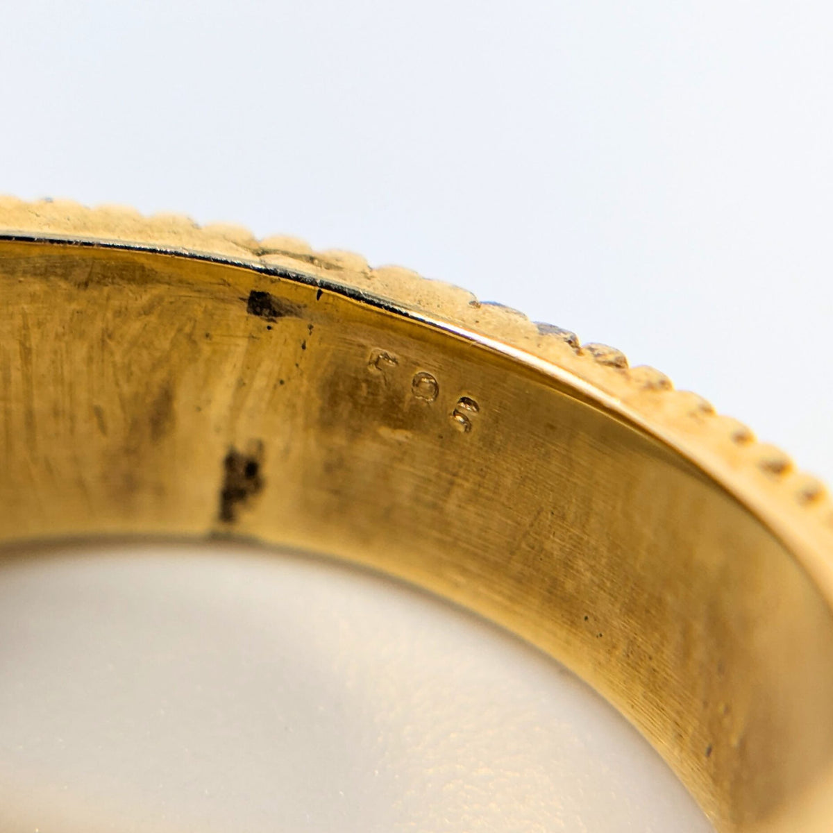 12K Gold Ruby & Onyx Cabochon Ring - Size 7.75