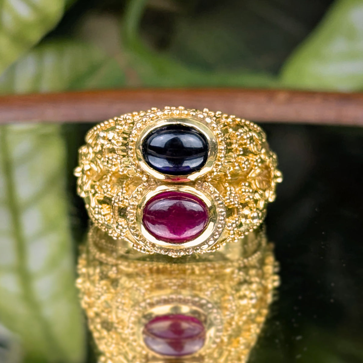 12K Gold Ruby & Onyx Cabochon Ring - Size 7.75