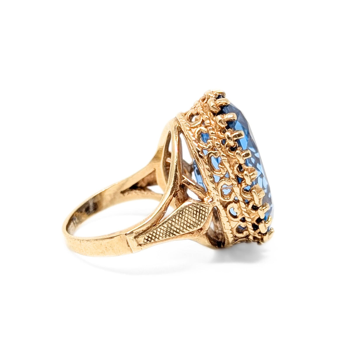 9K Gold 20ct+ Blue Topaz Crown Cocktail Ring - Size 6