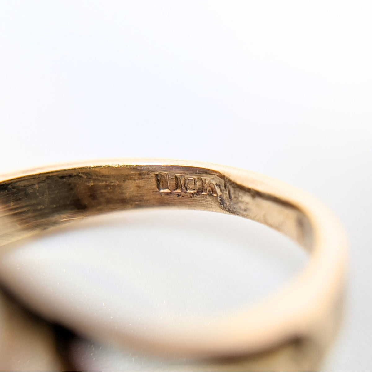 9K Gold 20ct+ Blue Topaz Crown Cocktail Ring - Size 6