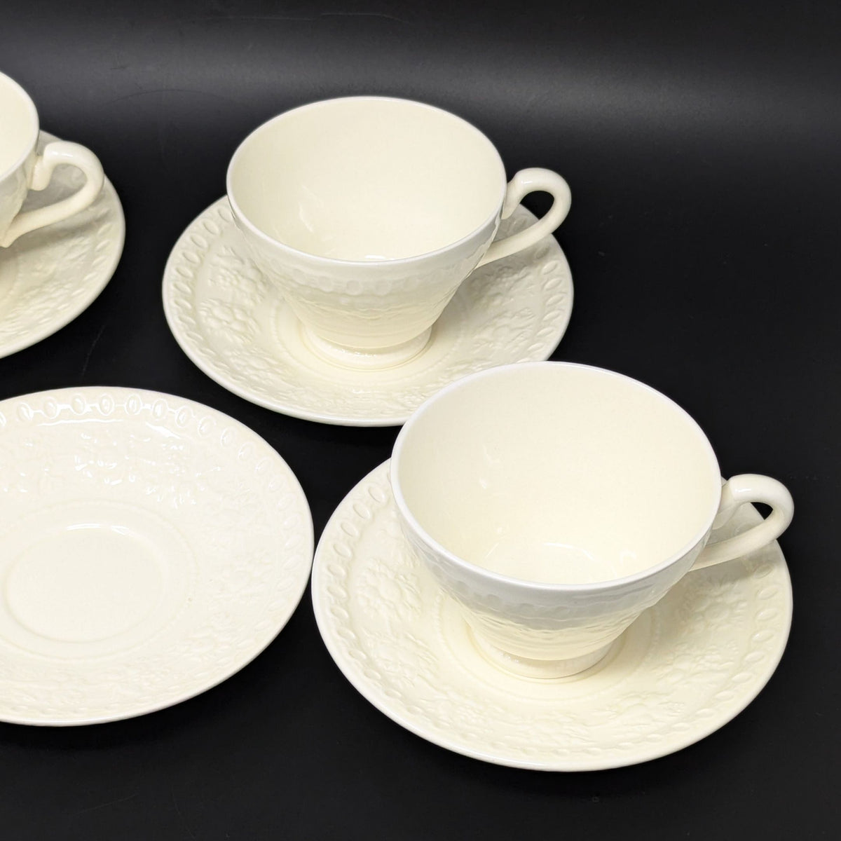 Wedgwood "Wellesley" 9pc Footed Cup & Saucer Set