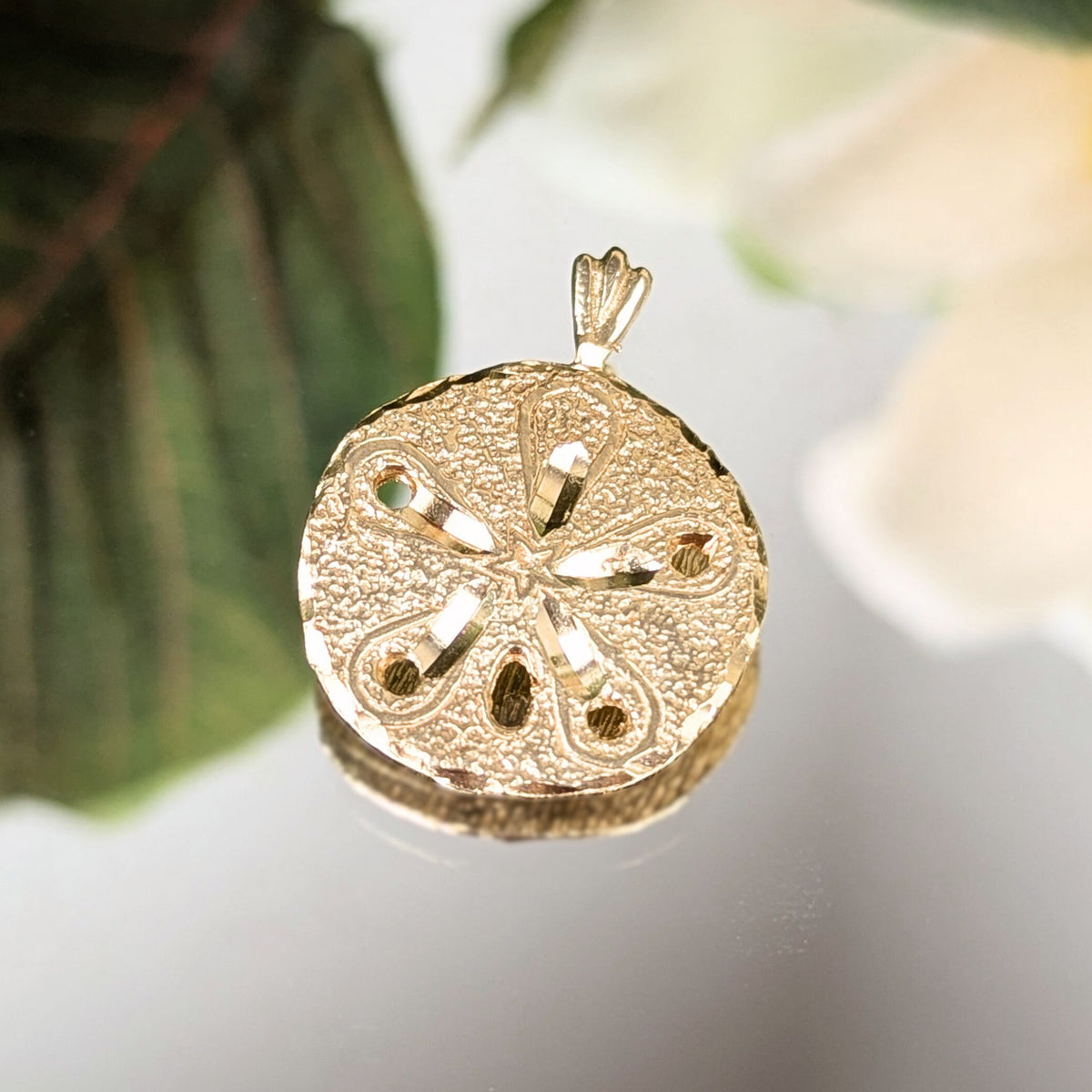 14K Gold 21mm Sand Dollar Pendant