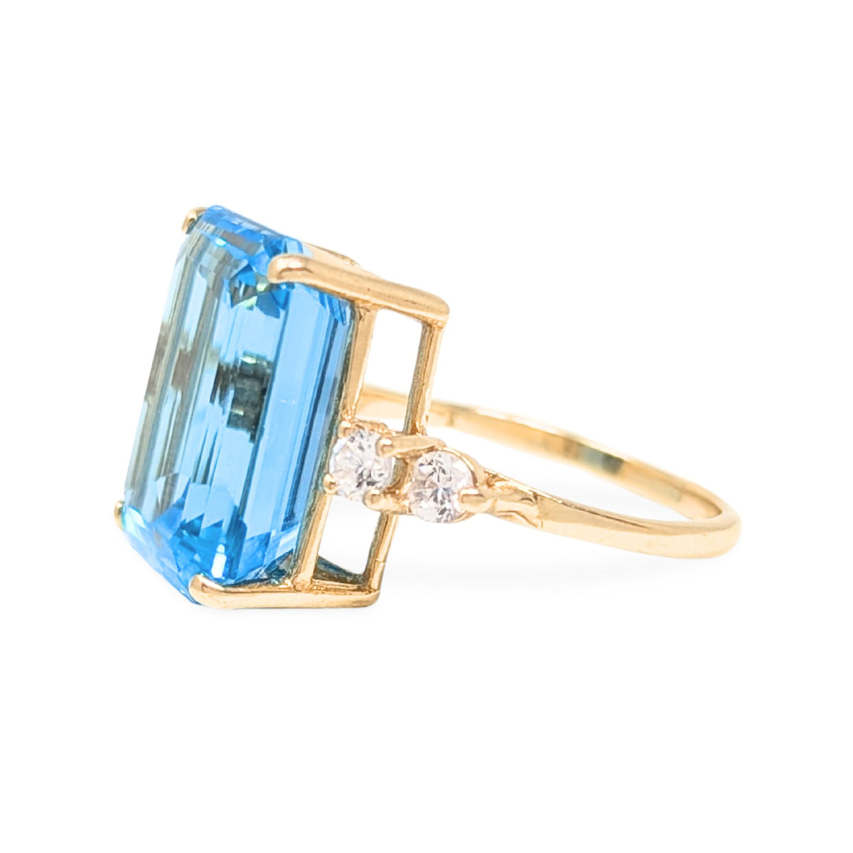14K Gold Blue Topaz Ring - Size 8