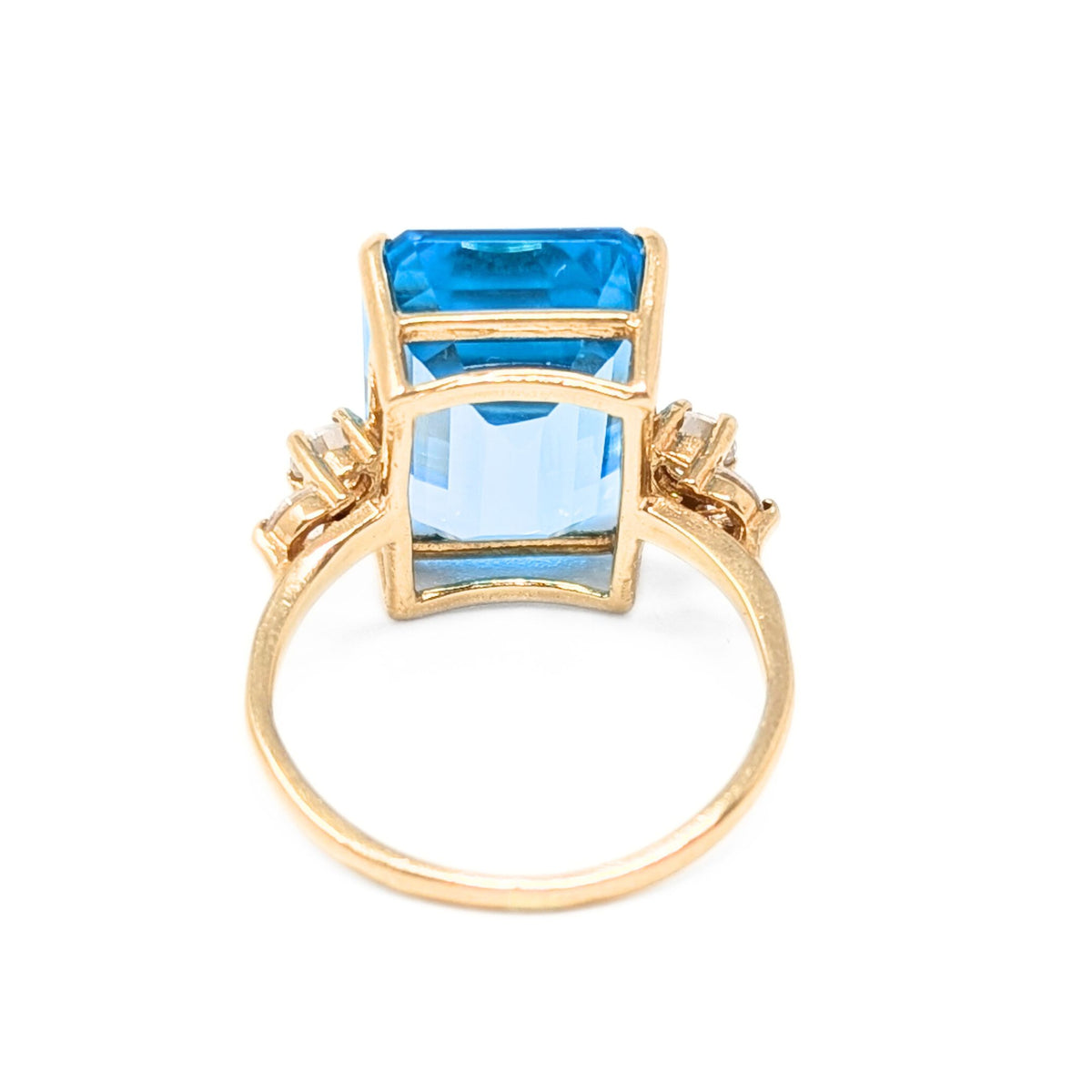 14K Gold Blue Topaz Ring - Size 8