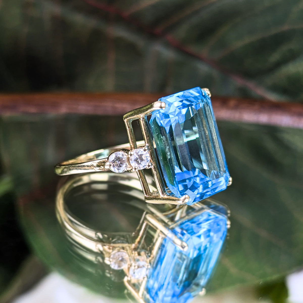 14K Gold Blue Topaz Ring - Size 8