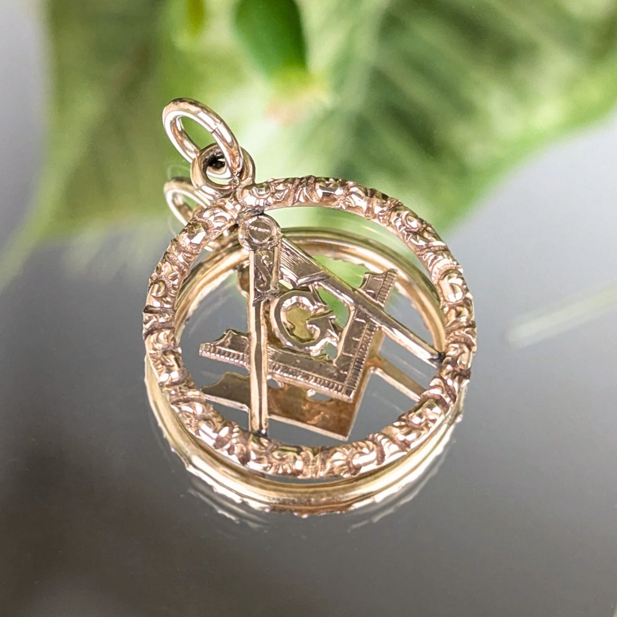 14K Gold Antique Free Mason Pendant