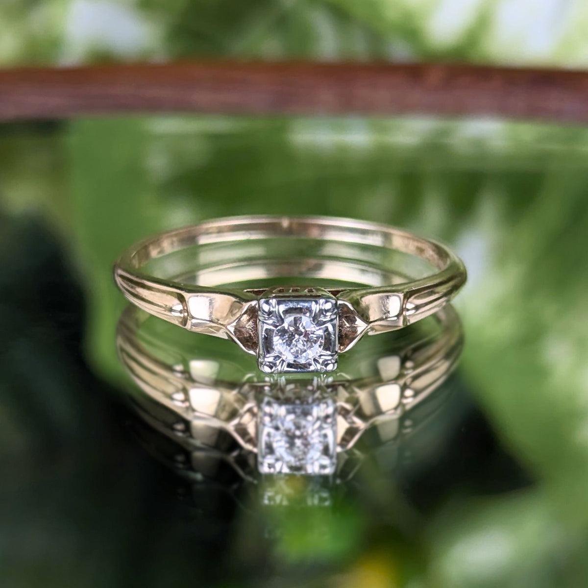 14K Gold Art Deco .09ct Diamond Solitaire Engagement Ring - Size 9.5