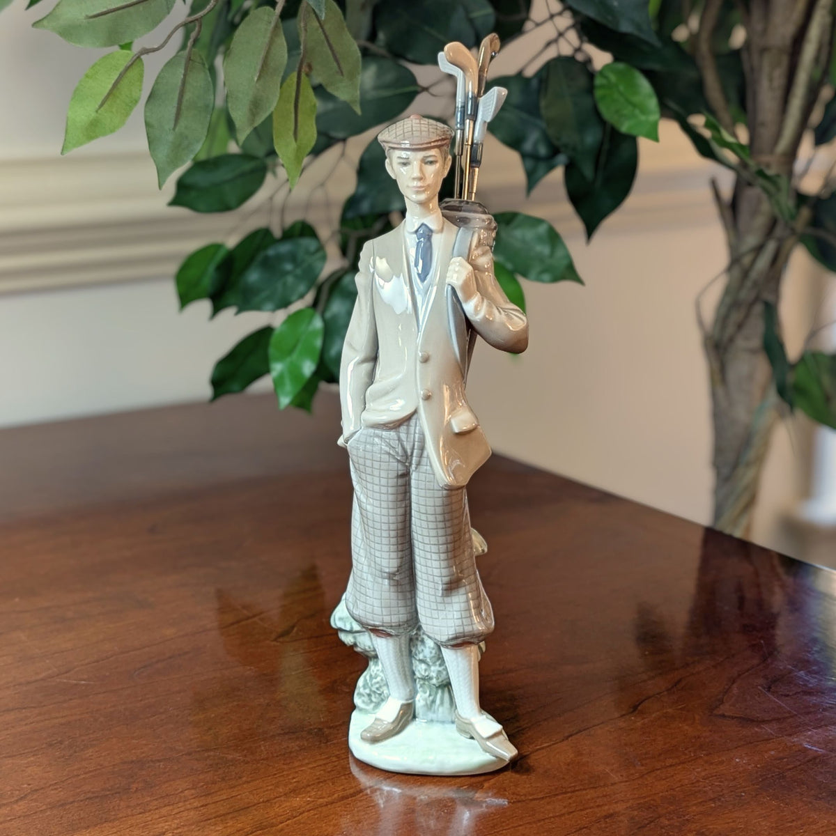 Lladro "Waiting to Tee Off" Figurine