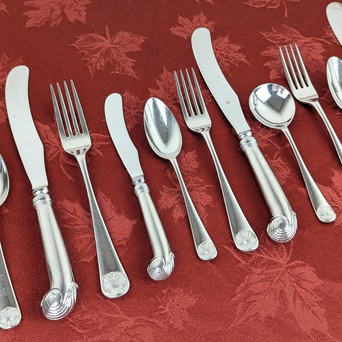 Kirk Stieff "Williamsburg Royal Shell" Stainless 17pc Flatware Set
