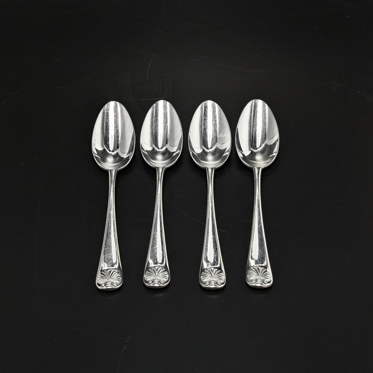 Kirk Stieff "Williamsburg Royal Shell" Stainless 17pc Flatware Set