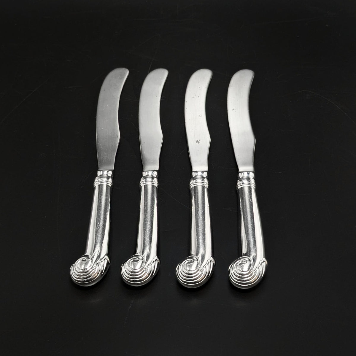 Kirk Stieff "Williamsburg Royal Shell" Stainless 17pc Flatware Set