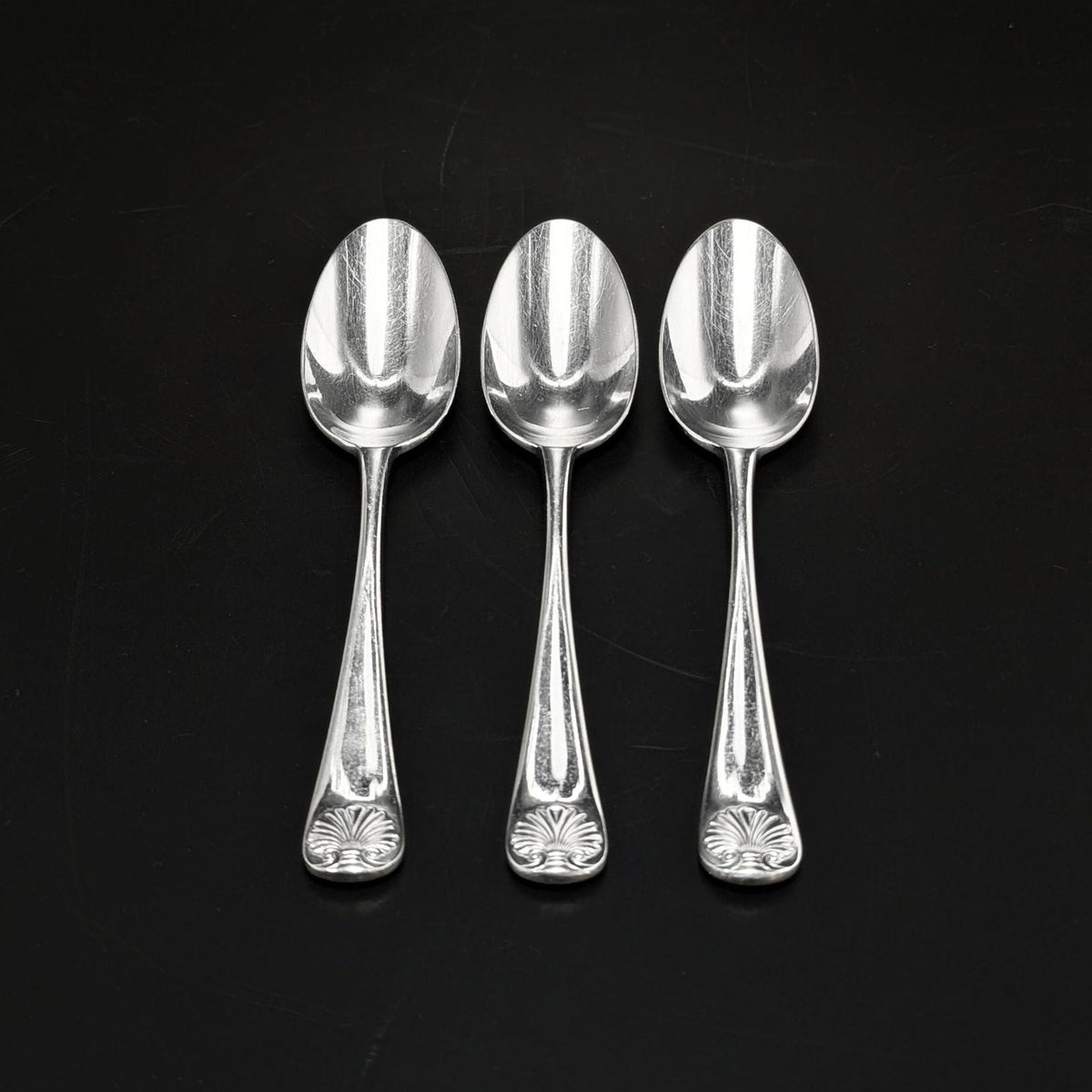 Kirk Stieff "Williamsburg Royal Shell" Stainless 17pc Flatware Set
