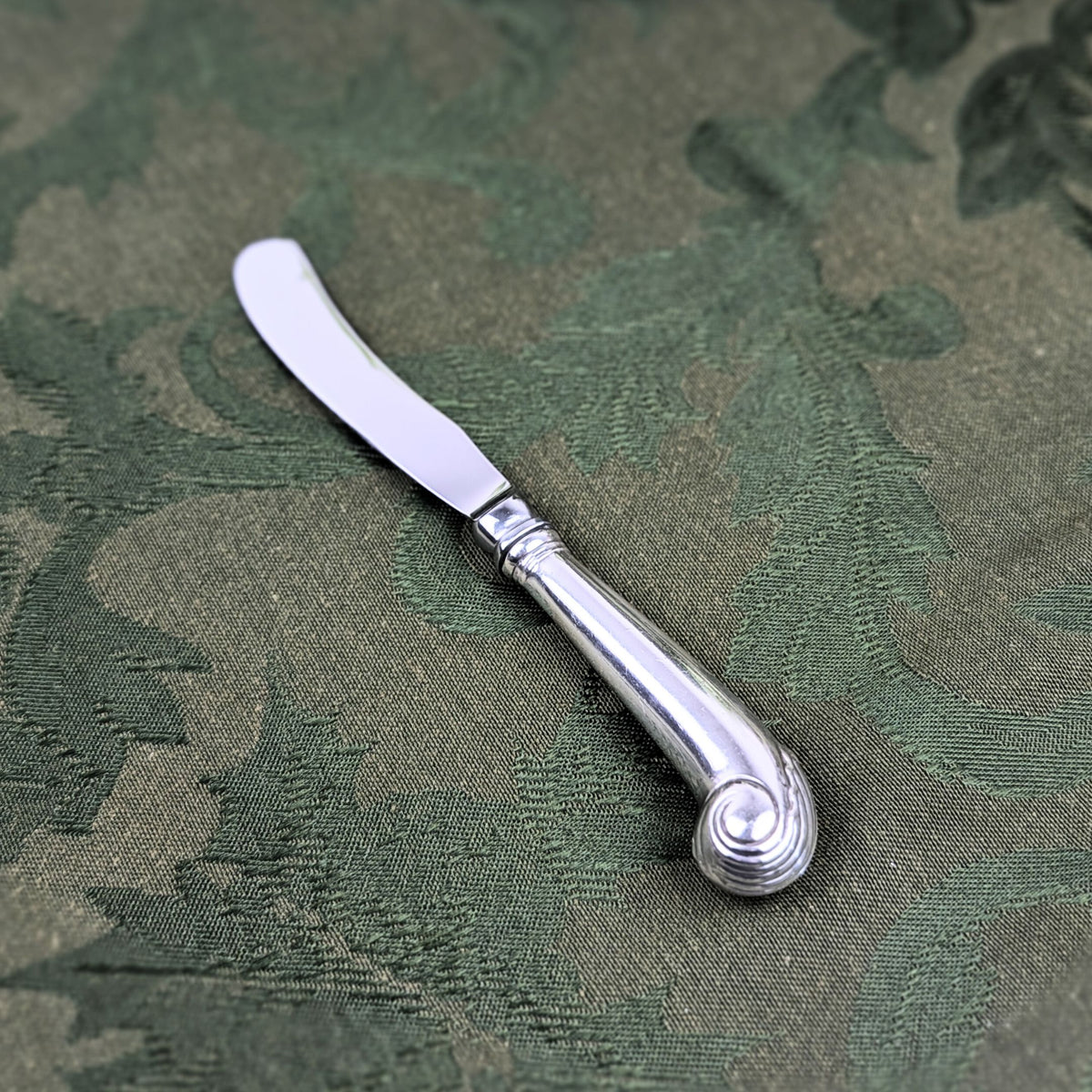 Stieff "Williamsburg Shell" Sterling Silver Butter Spreader