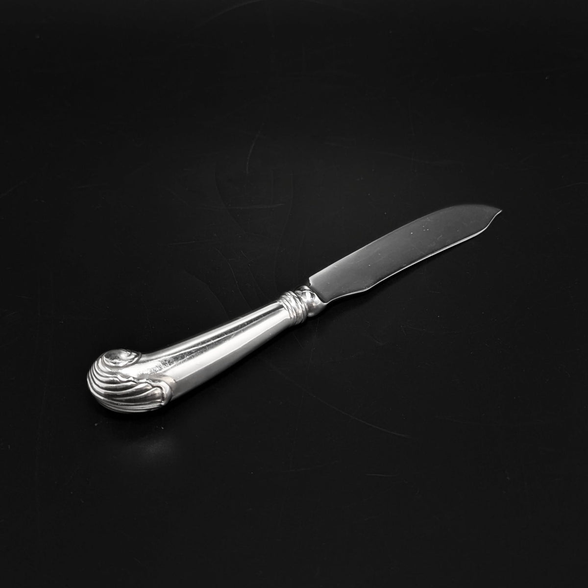 Stieff "Williamsburg Shell" Sterling Silver Master Butter / Fish Knife