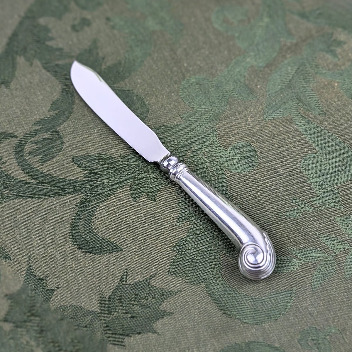 Stieff "Williamsburg Shell" Sterling Silver Master Butter / Fish Knife
