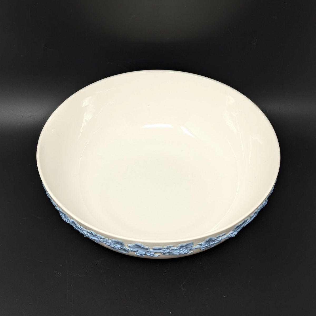 Wedgwood "Lavender on Cream" 10" Large Salad Serving Bowl