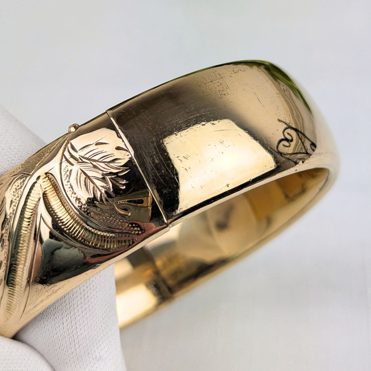 R.M. Co. Edwardian Gold Filled 18mm Repousse Hinged Bangle Bracelet