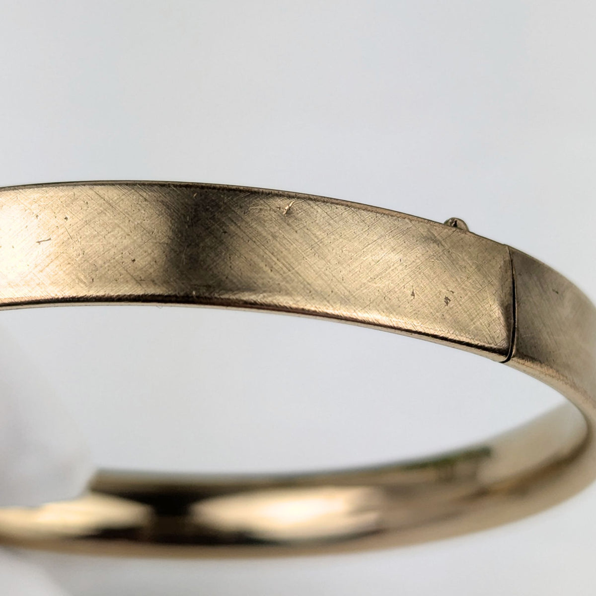 Edwardian 12K Gold Filled 8mm Cartouche Hinged Bangle Bracelet