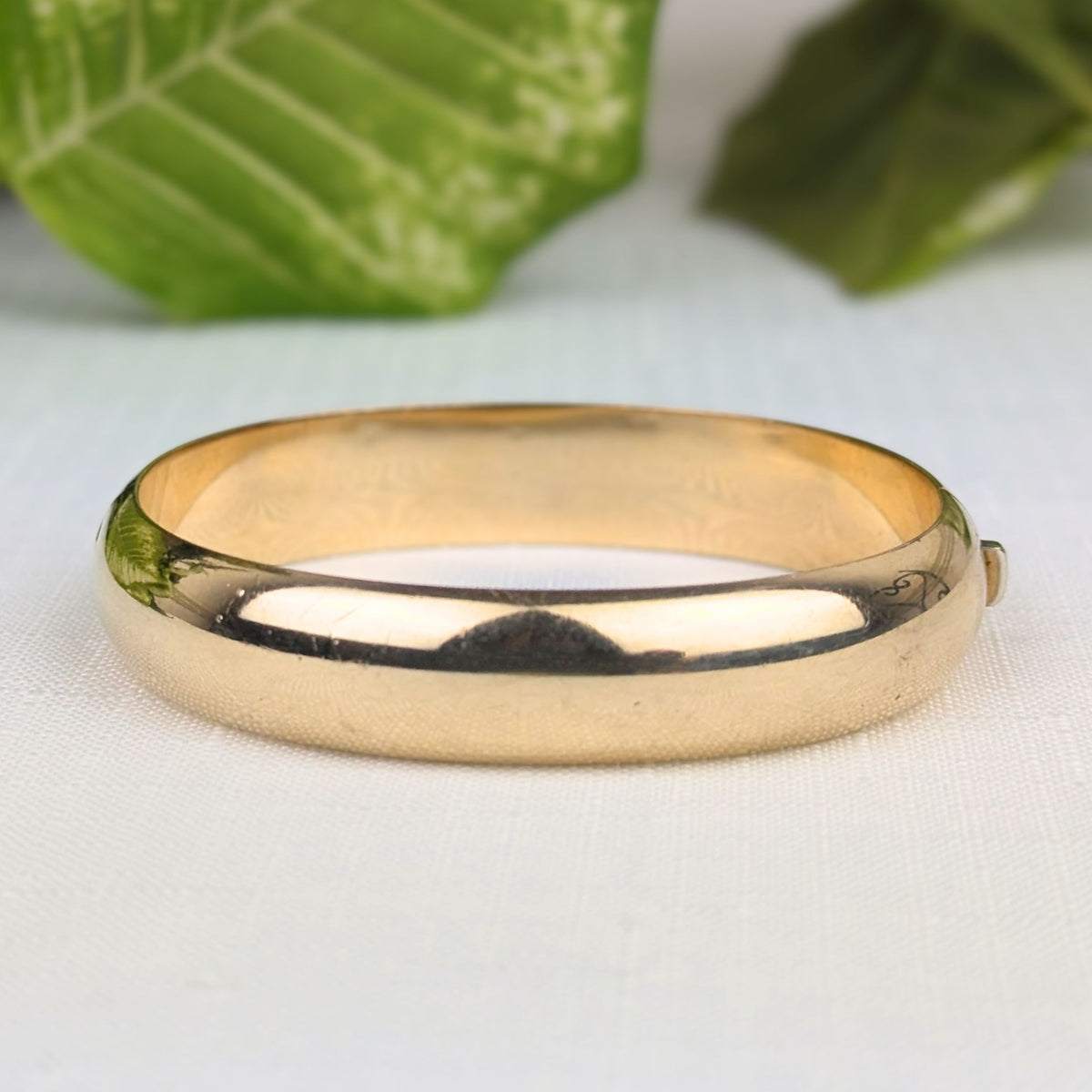 Marathon Edwardian 12K Gold Filled Floral Chased 12mm Hinged Bangle Bracelet
