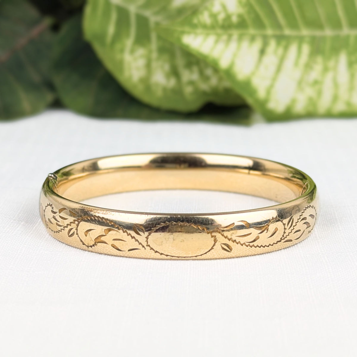 Craftmere 1950’s Cartouche Etched 10.6mm Hinged Bangle Bracelet