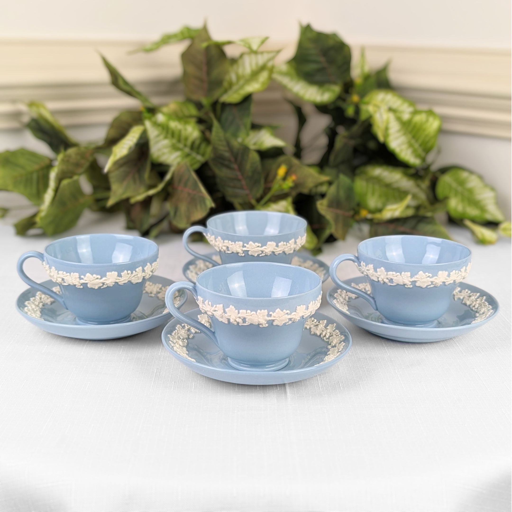 BeDoor リデュースブルー& Cristavea ヴェロウスクリームセット Wedgwood Queensware Cream on Lavender Set of 4 Footed Cups