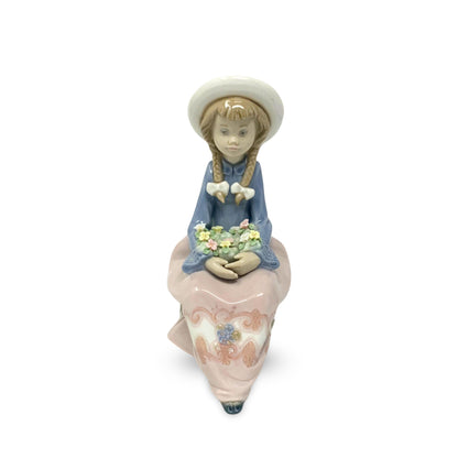 Lladro "Pretty and Prim" Figurine 5554