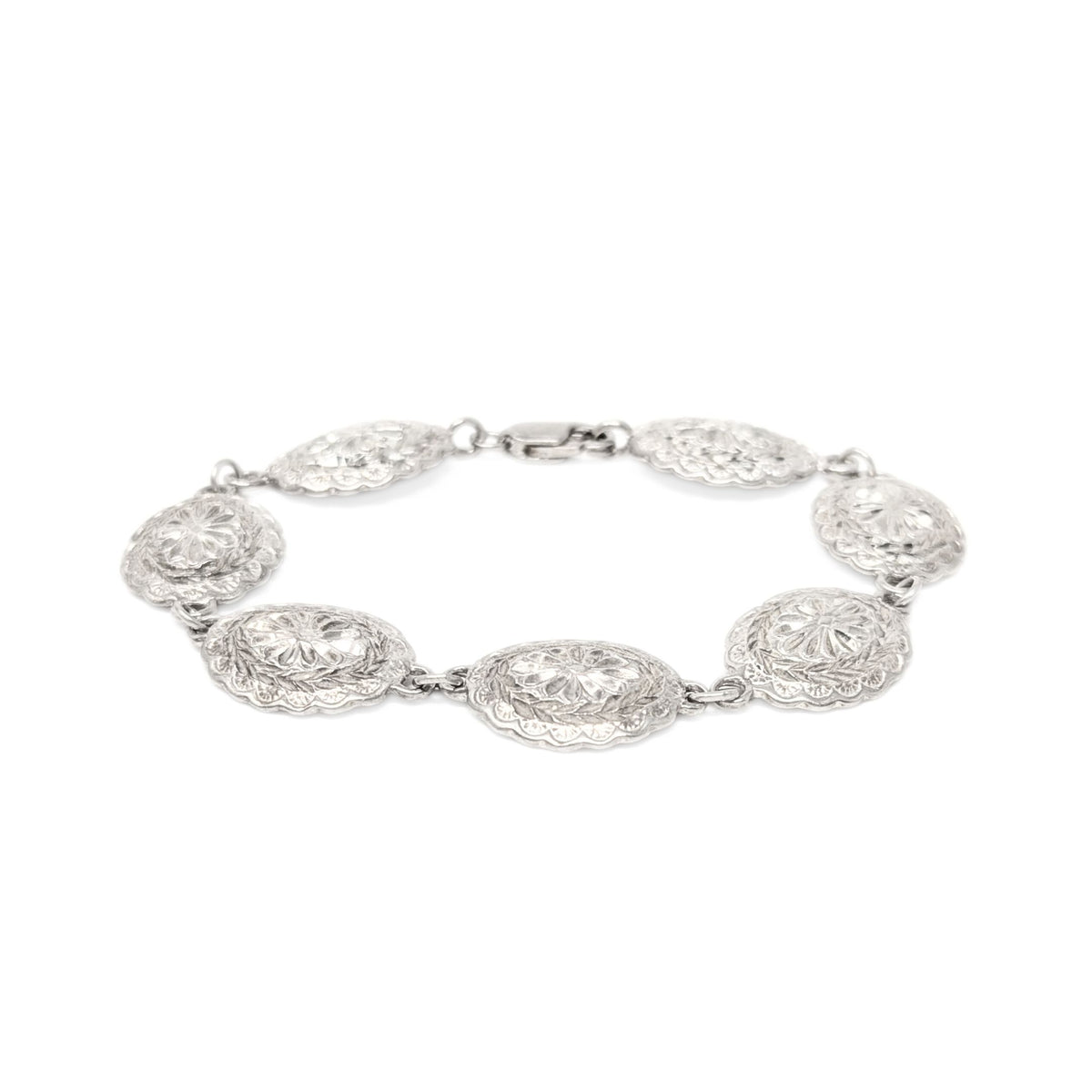 Vintage Sterling Silver Diamond Cut Oval Concha Bracelet