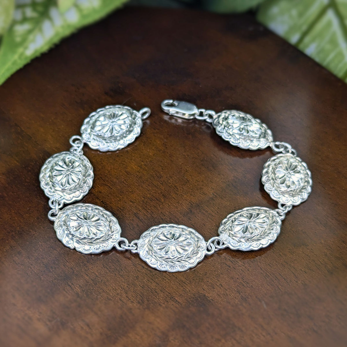 Vintage Sterling Silver Diamond Cut Oval Concha Bracelet