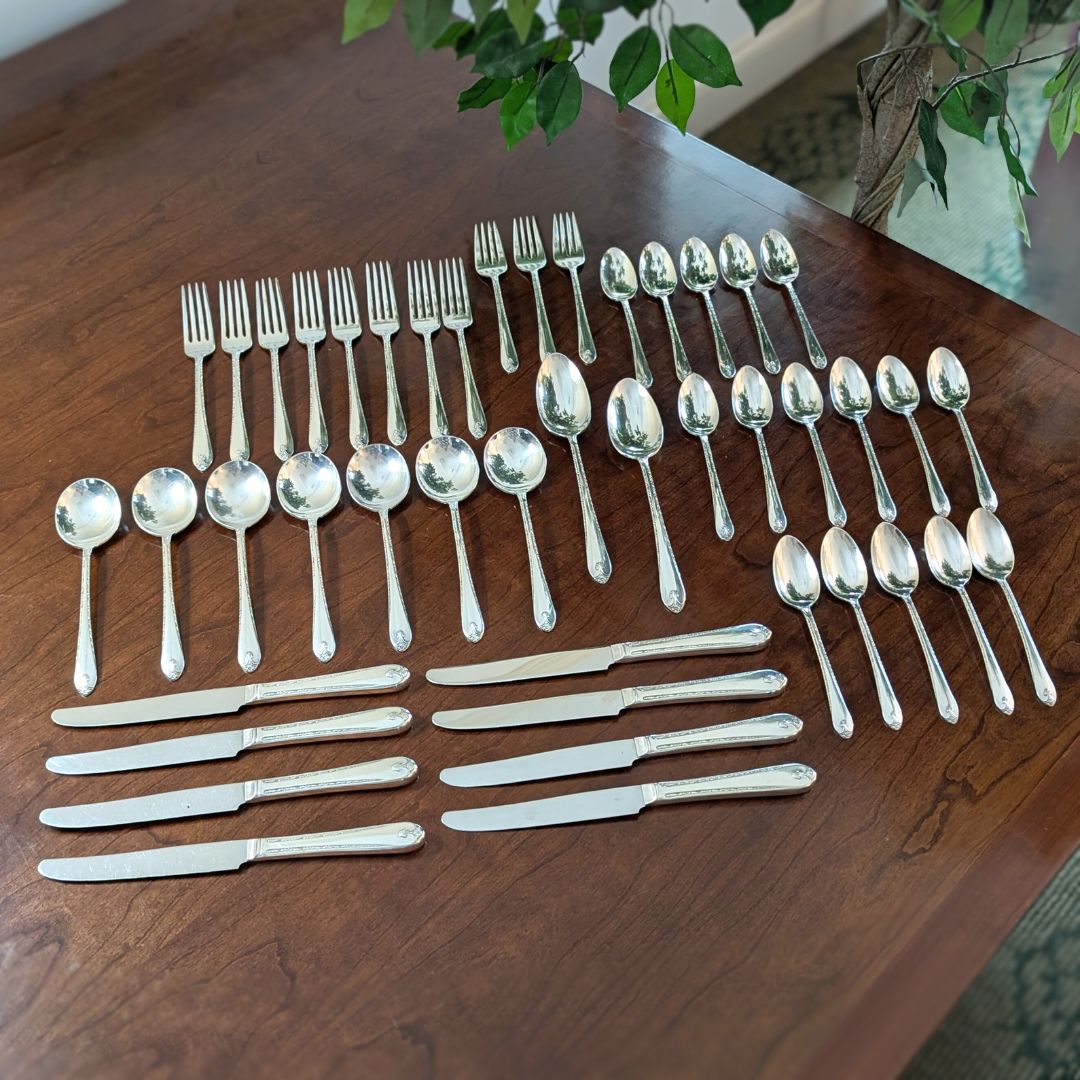 William Rogers & Son Silver Plate "Exquisite" 43pc Flatware Set, ca. 1940
