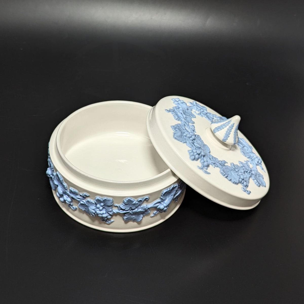 Wedgwood "Lavender on Cream" Lidded Candy Box