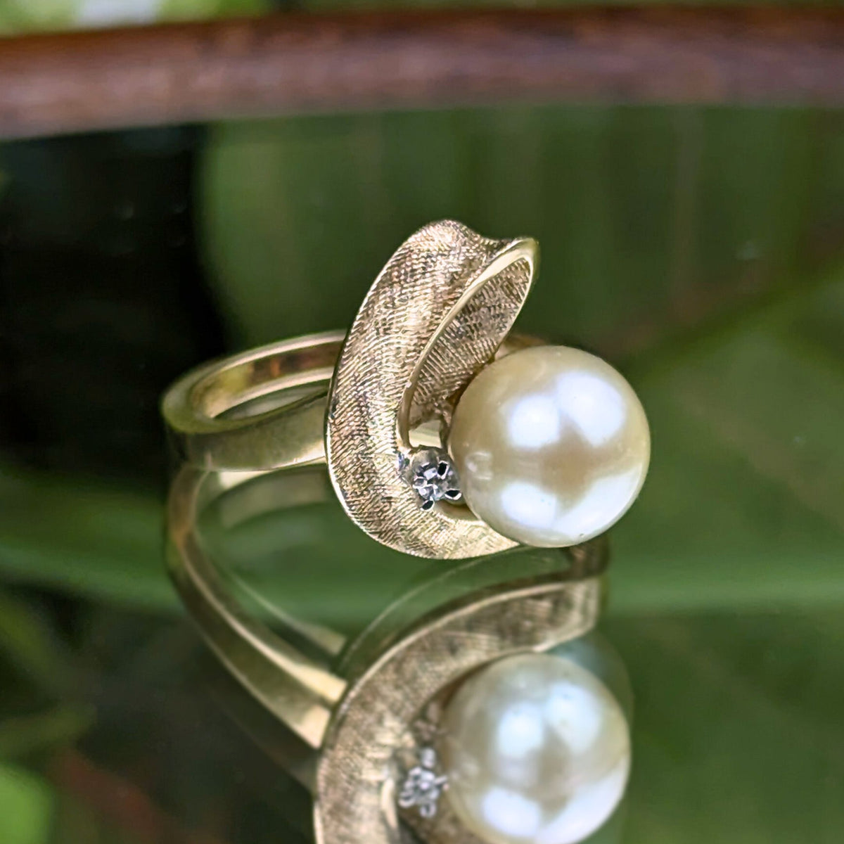 Vintage 10K Gold Pearl & Diamond Brushed Swirl Ring - Size 6