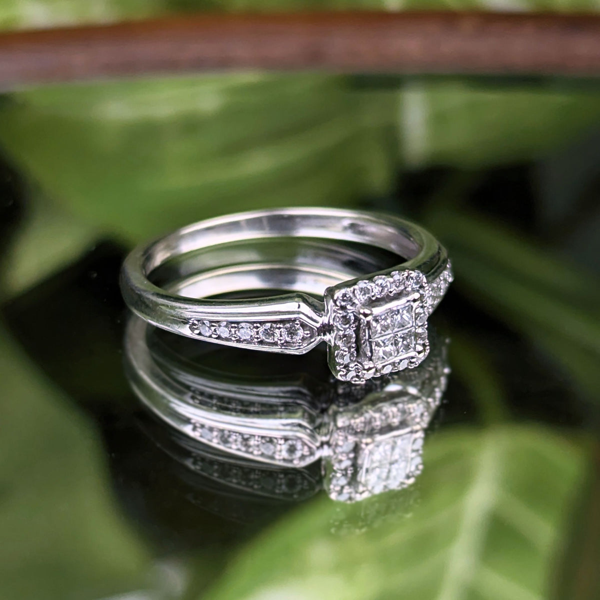 10K White Princess Cut Diamond Cluster Halo Ring - Size 7