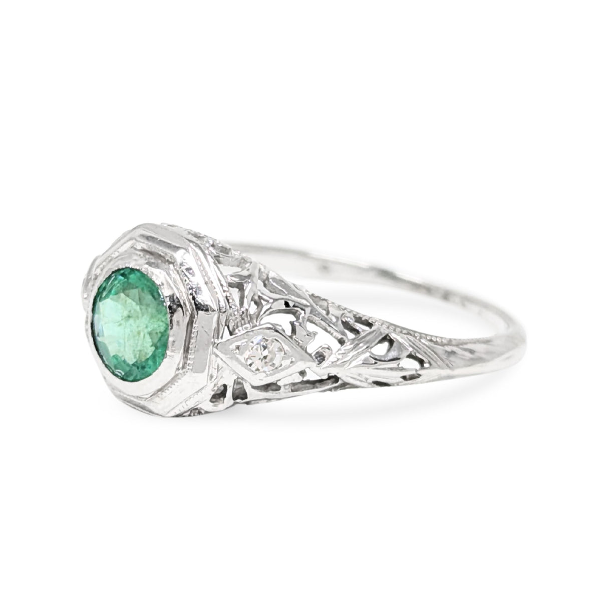 Antique 17K White Gold, Emerald, & Diamond Filigree Ring - Size 6.75