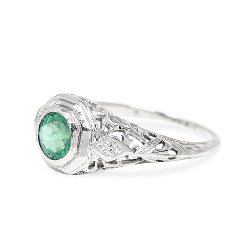 Antique 17K White Gold, Emerald, & Diamond Filigree Ring - Size 6.75