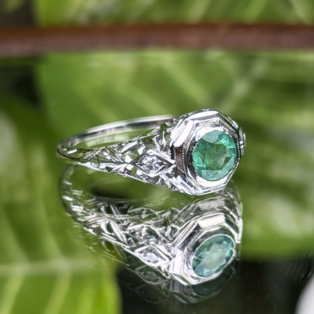 Antique 17K White Gold, Emerald, & Diamond Filigree Ring - Size 6.75