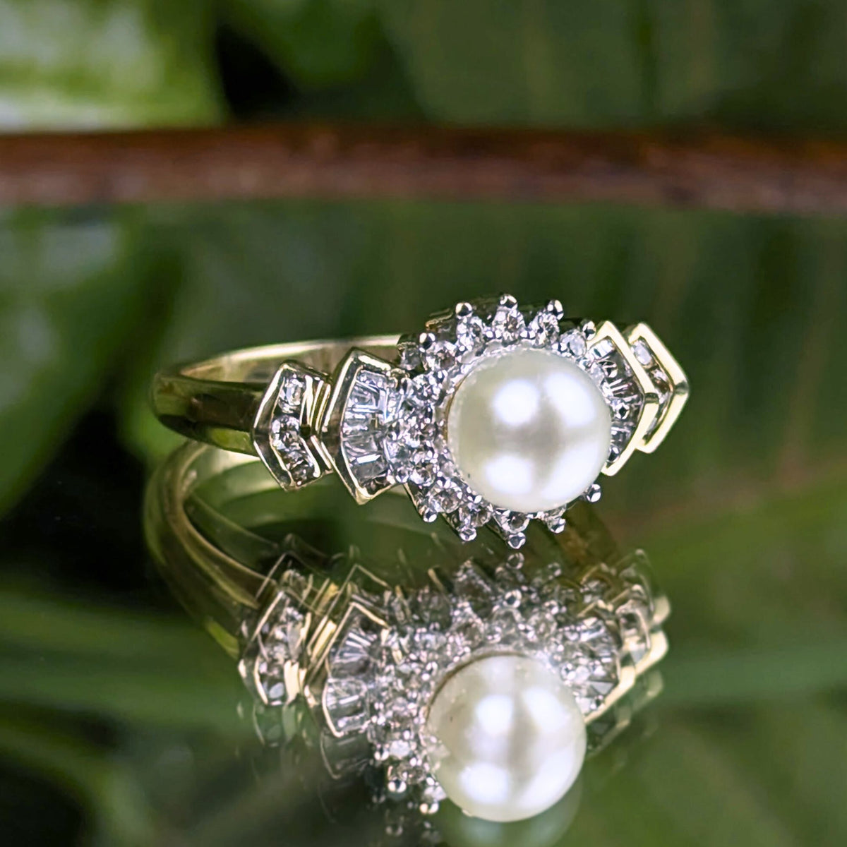 10K Gold Pearl & Diamond Halo Ring - Size 7.25