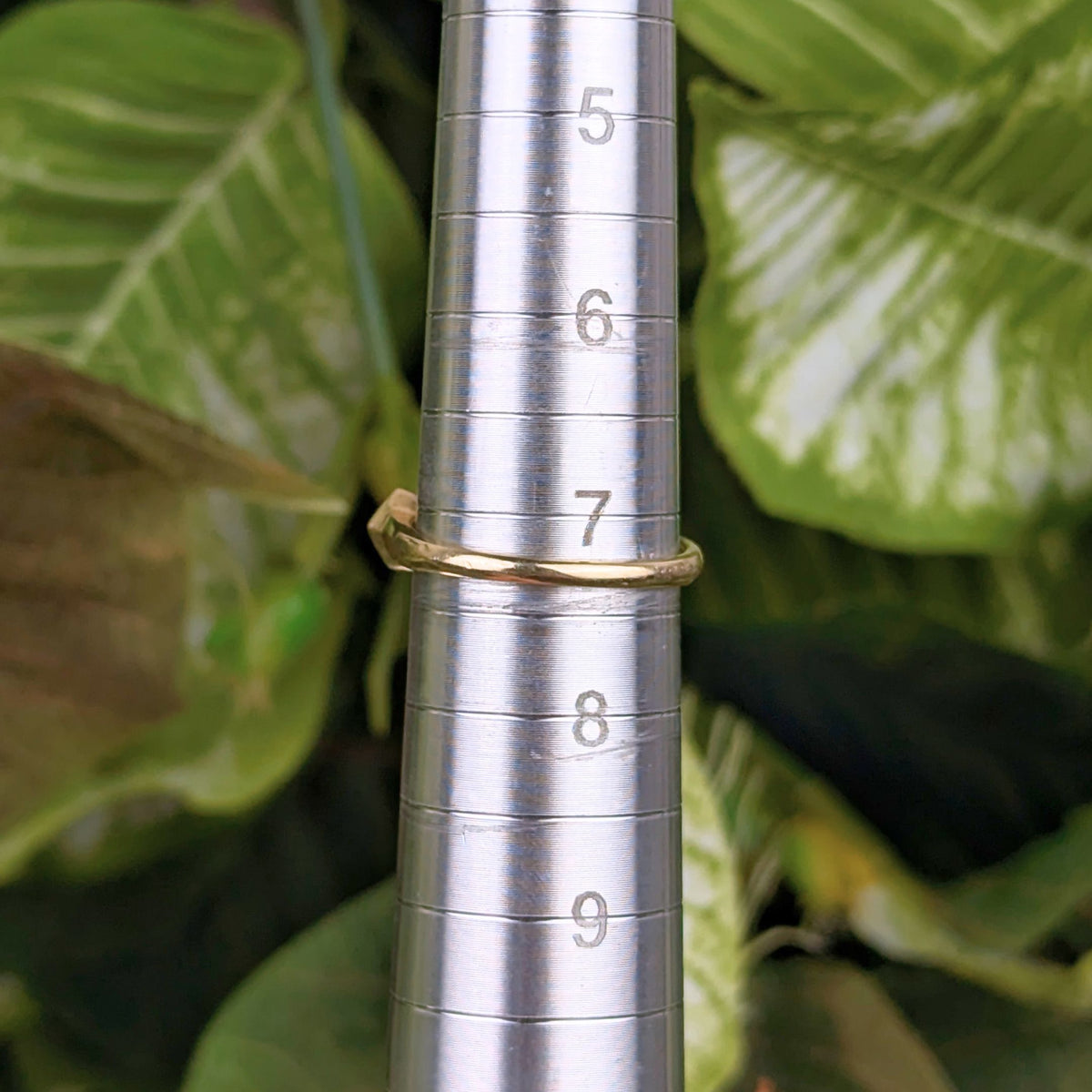 10K Gold Pearl & Diamond Halo Ring - Size 7.25