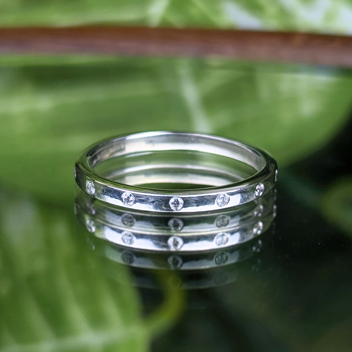 Vintage 14K White Gold 7 Diamond Wedding Band - Size 5.75