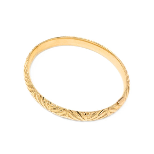 14K Gold 8.4mm Diamond Cut & Textured Hinged Bangle Bracelet