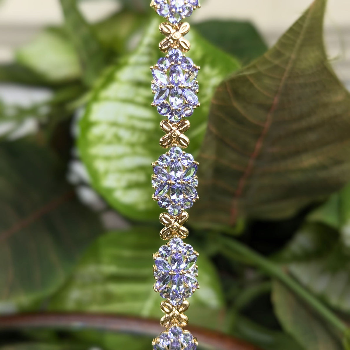 10K Gold Violet Iolite 7 1/4" Floral Cluster Bracelet