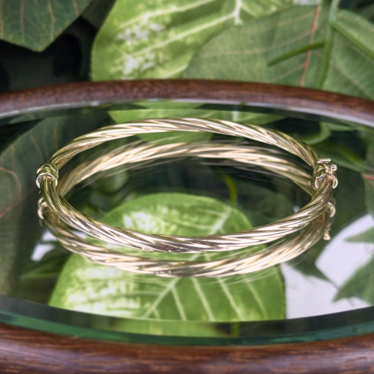 Unoaerre Italian 14K Gold Twisted Hinged Bangle Bracelet