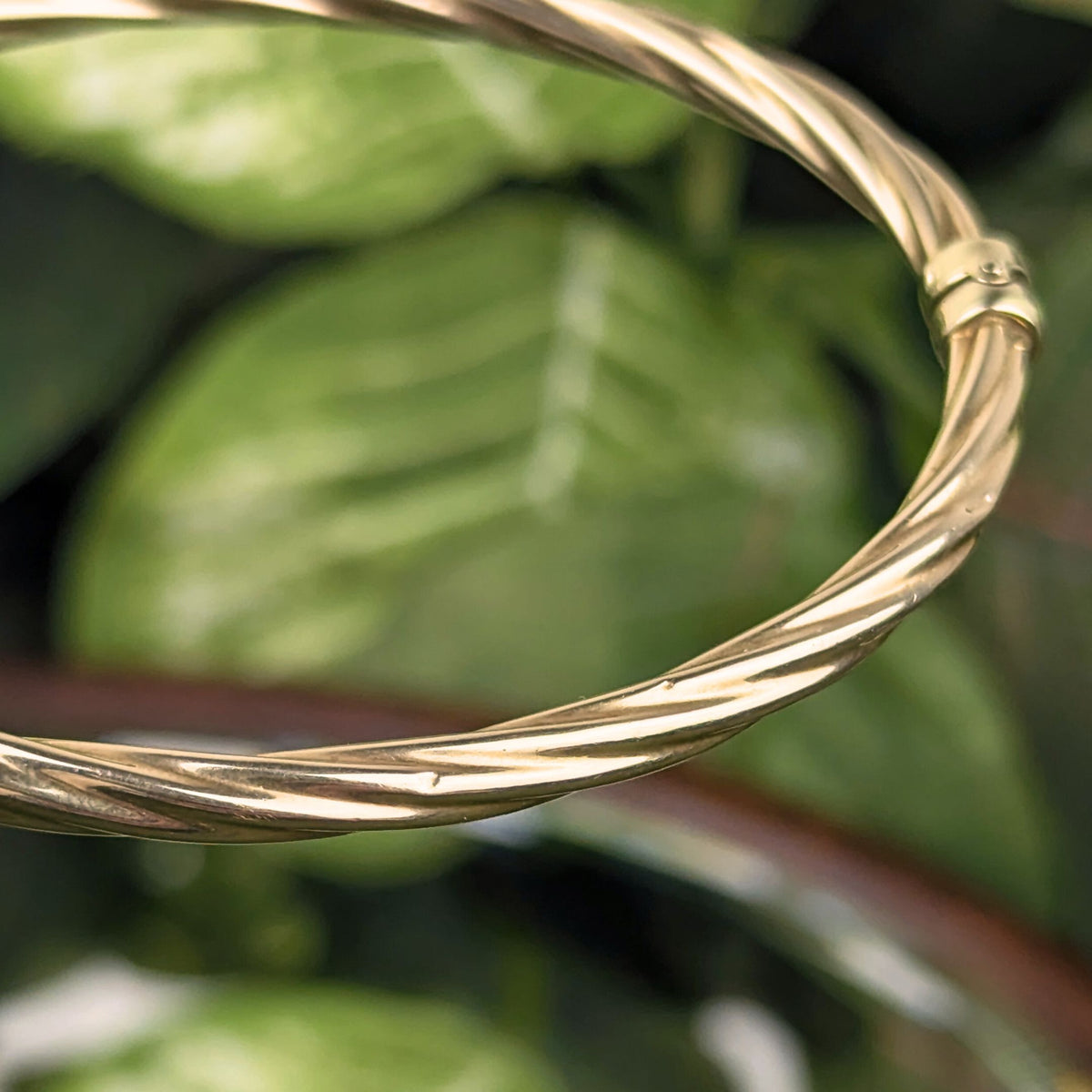 Unoaerre Italian 14K Gold Twisted Hinged Bangle Bracelet