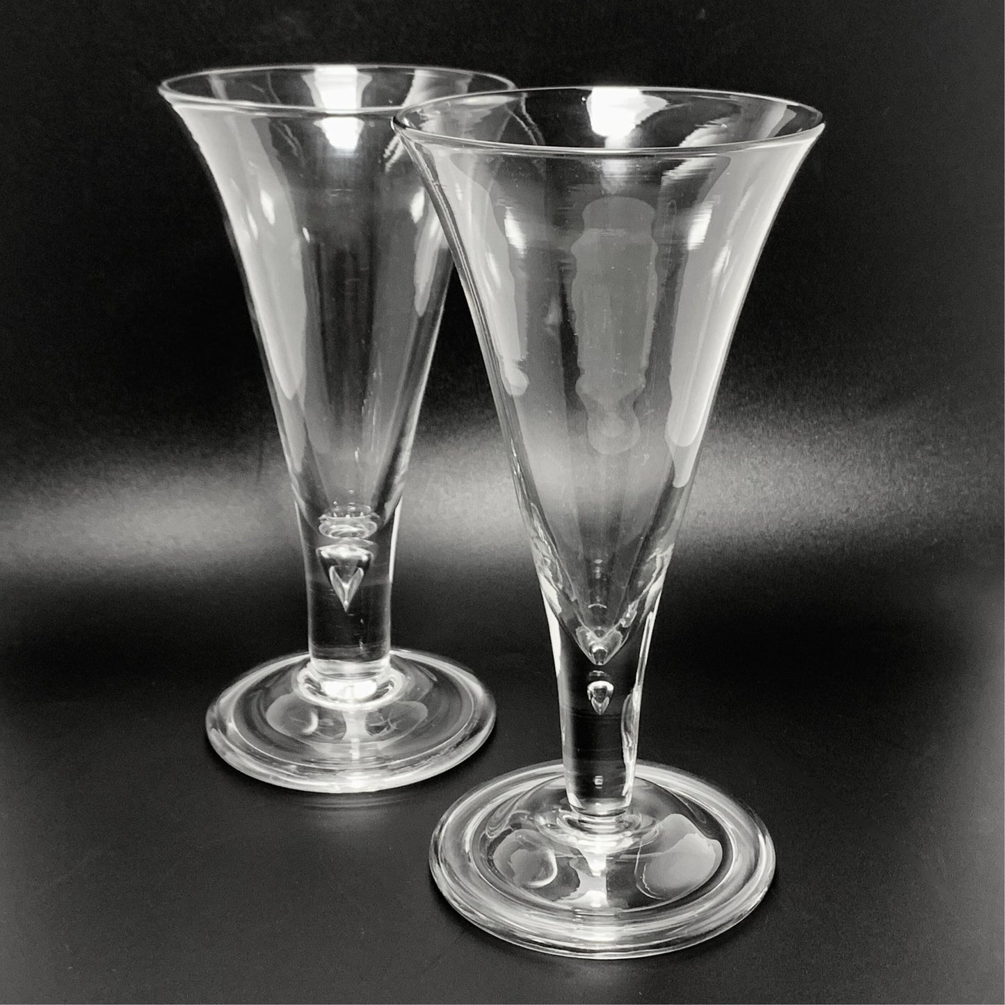 Royal Leerdam CW-2P Teardrop Williamsburg Pilsner Glasses (2)