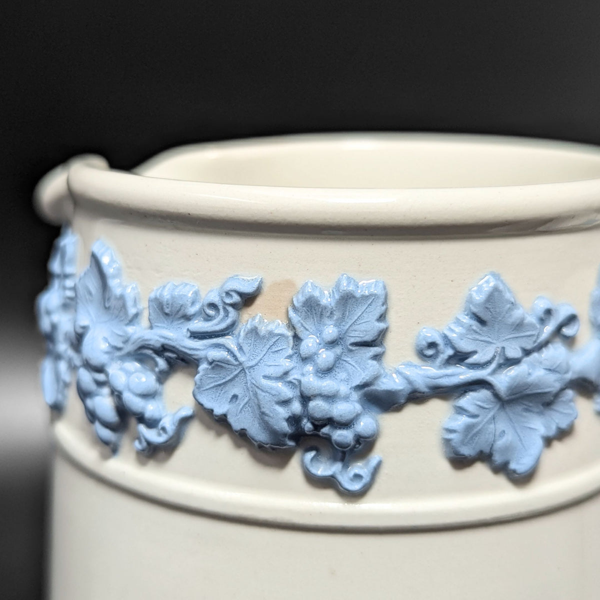 Wedgwood "Lavender on Cream" 2pc Jug Set (26oz, 8oz)