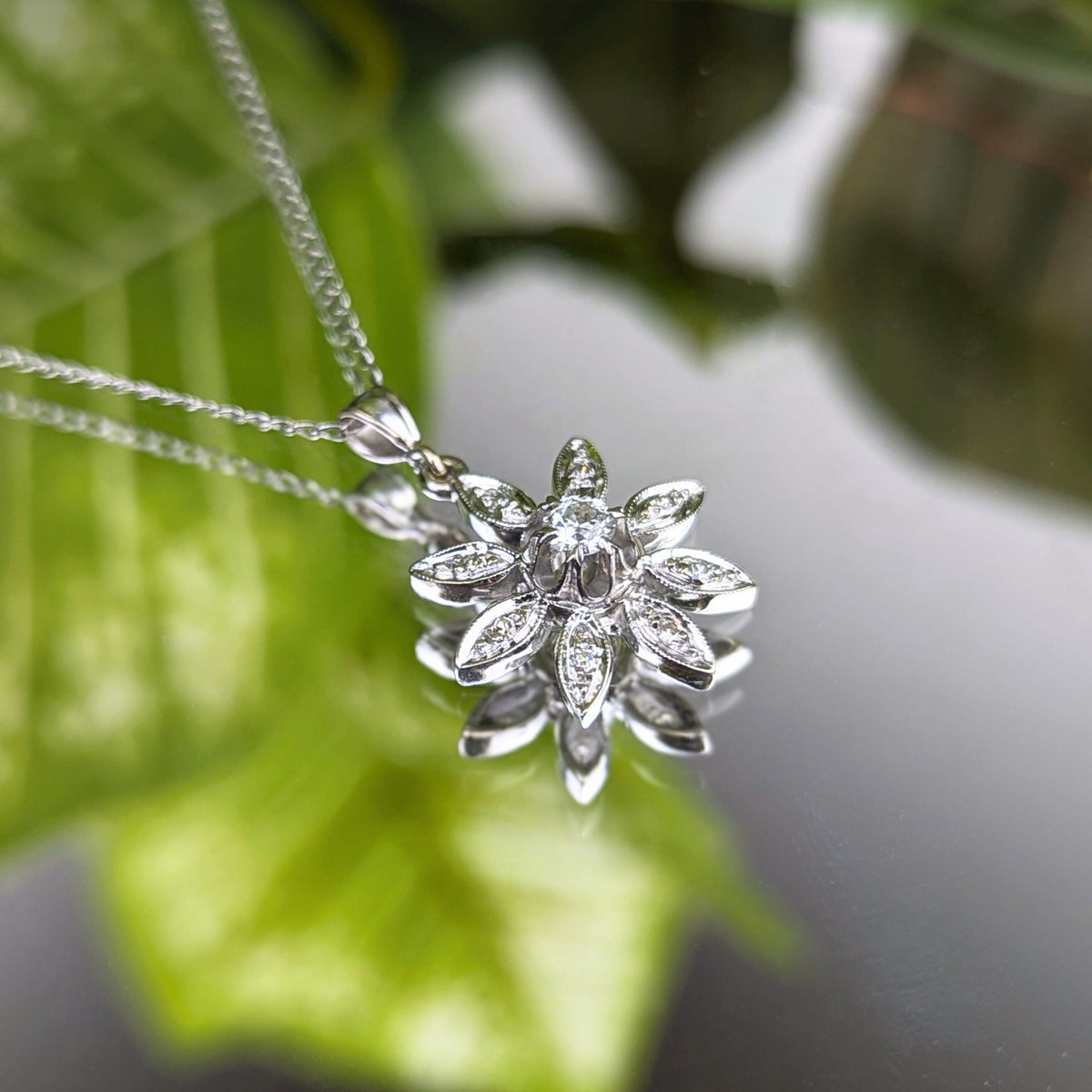 Vintage 13K/14K White Gold 15” Diamond Daisy Flower Necklace