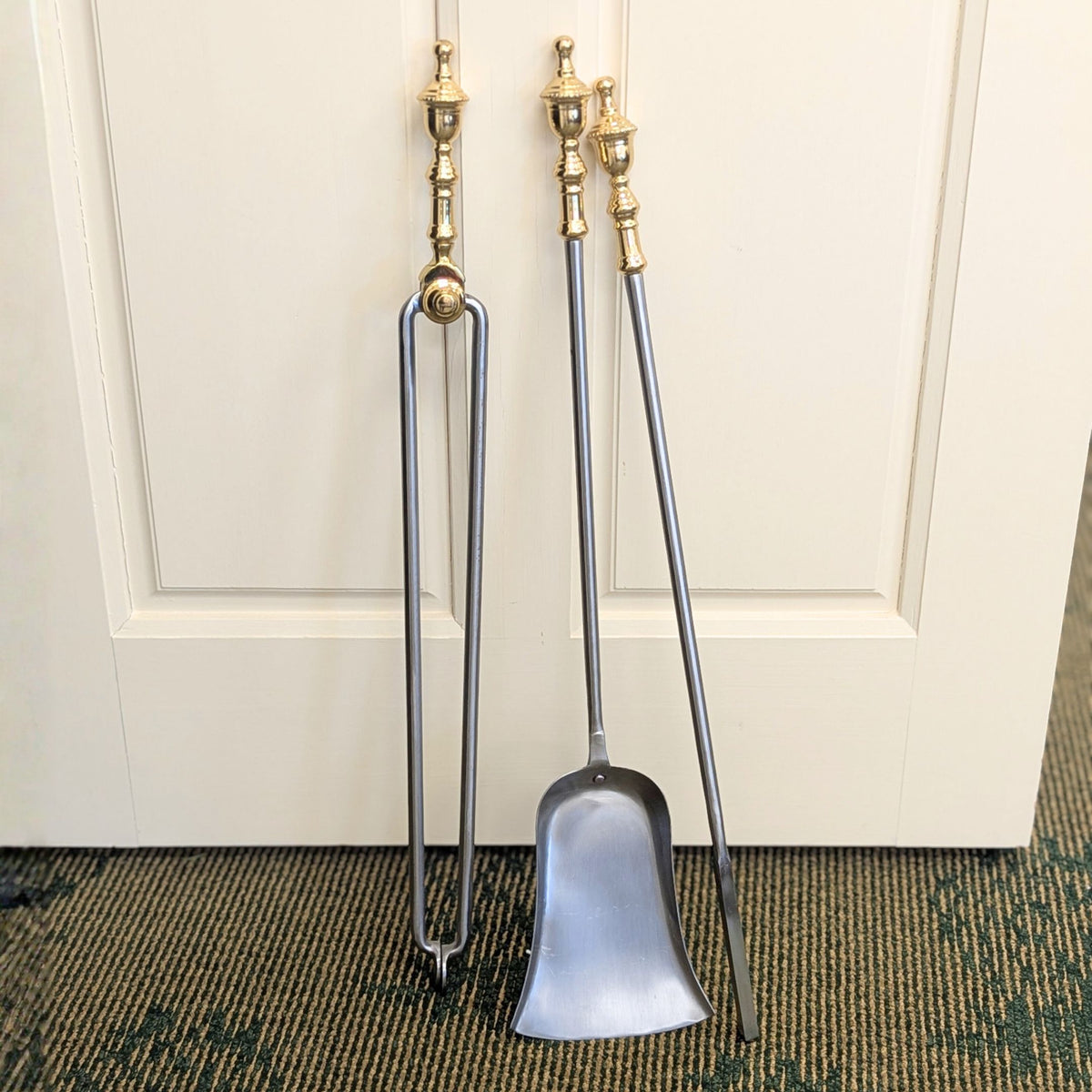 Virginia Metalcrafters CW103-1C Raleigh Tavern 3pc Fireplace Tool Set