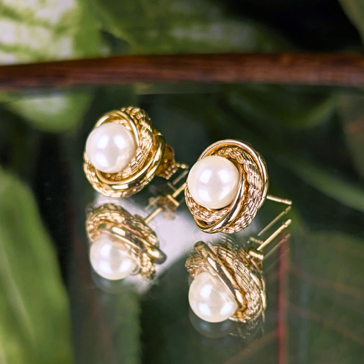 Vintage 14K Yellow Gold Love Knot Cultured Pearl 11.7mm Stud Earrings, 2.7g