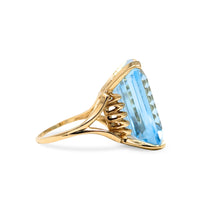 14K Gold 23ct+ Light Blue Topaz Ring - Size 6