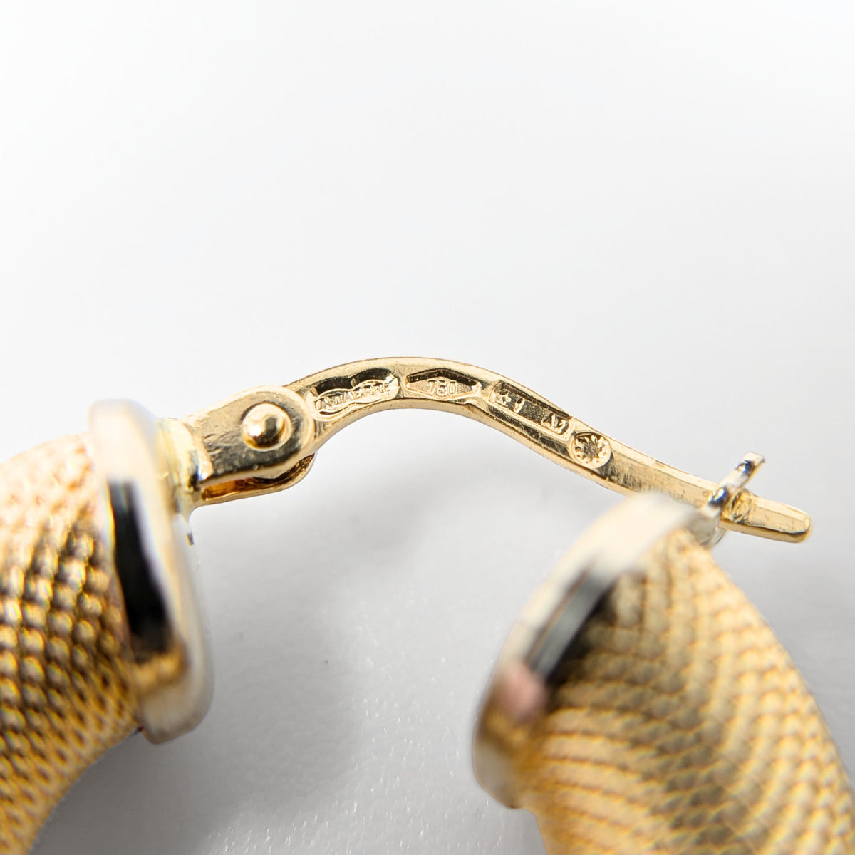 UnoAerre 18K Gold Textured Hoop Earrings