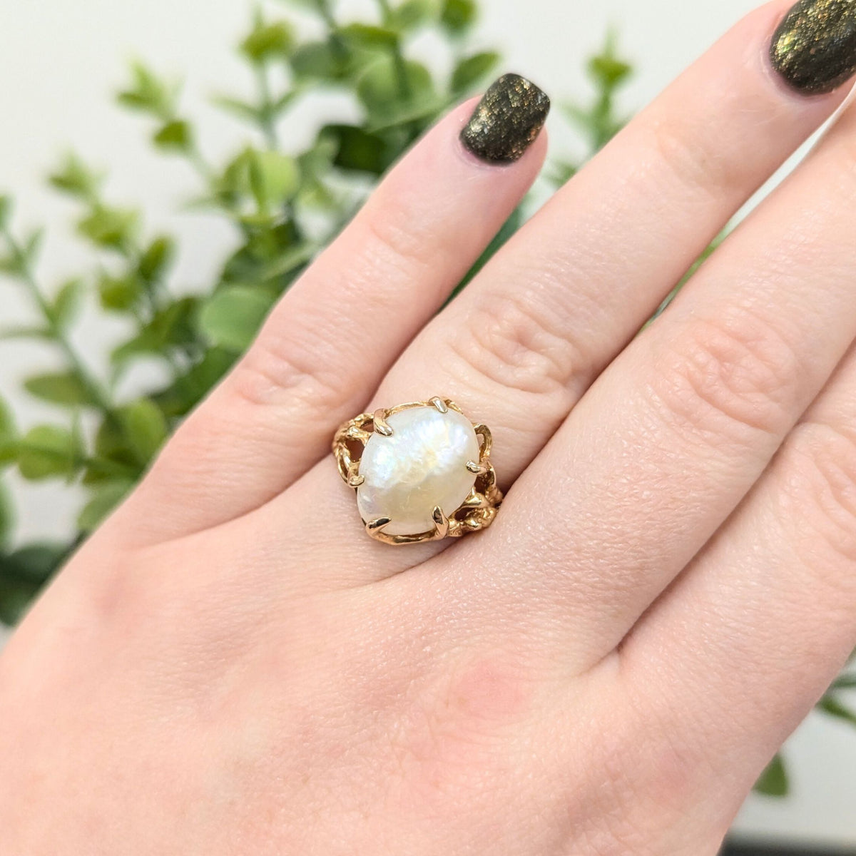 14K Gold Mabe Pearl Ring - Size 8.25